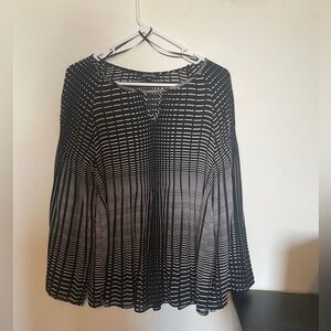 Black and white Flowy Top / mini dress